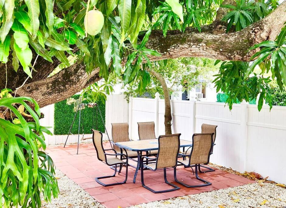 Comfy & Updated Apartment Centrally Located Minutes Away From Everything! Miami Exterior foto